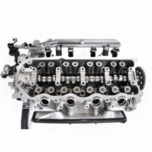 Esta imagen muestra un motor de automóvil de gran tamaño con componentes parcialmente expuestos